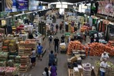 Descuento del 10% a jubilados: renuevan el acuerdo de precios en el Mercado de La Plata