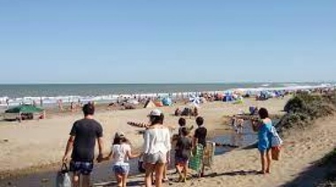 Ni un paso atrás: habrá postas de vacunación en las playas bonaerenses