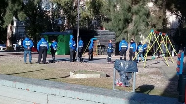 Inconcebible: guerra entre laburantes por el espacio en Parque Saavedra