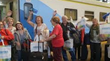 Bienvenidos al tren: jubilados del IPS viajarán con un 40% de descuento en los pasajes