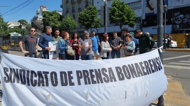 Sueldos de Prensa bajo la línea de pobreza: se cumplió la jornada de paro y movilización dispuesta por la Fatpren
