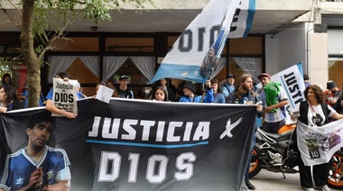 Un cuarto sucio, sin elementos de cuidado: el primer médico que vio a Maradona dio un testimonio clave contra los acusados de asesinarlo