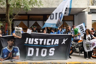 Un cuarto sucio, sin elementos de cuidado: el primer médico que vio a Maradona dio un testimonio clave contra los acusados de asesinarlo