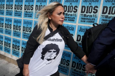 "Secuestrado" y "sospechas confirmadas": categóricos testimonios de Verónica Ojeda y uno de los médicos que asistió a la autopsia de Maradona