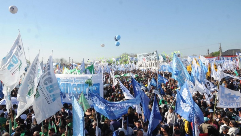 Ante una multitud en Ensenada, Massa aseguró que el triunfo de UxP marcará una nueva etapa en la Argentina