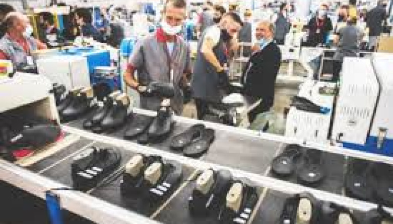 Están para chaleco de fuerza: en el pueblo bonaerense donde cerró su principal industria, ganó Milei