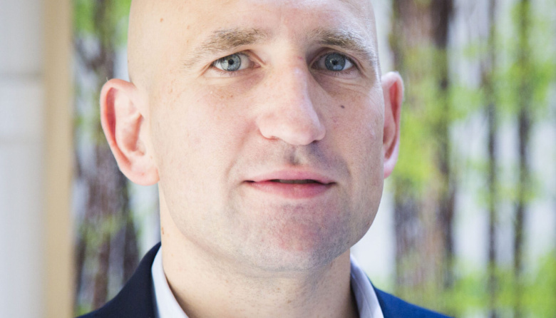 De $35 mil a $230 mil: revelan que el nuevo vice ministro de Salud tuvo ruido de sobreprecios en la compra de lentes para el PAMI