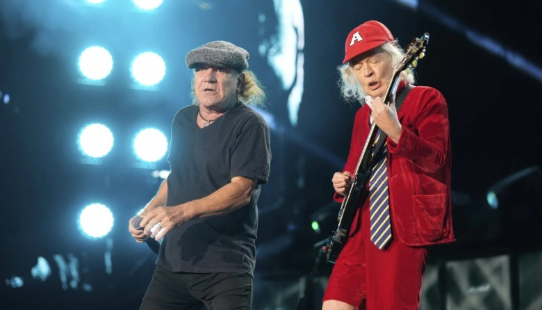Que la inocencia te valga: Milei celebró que AC/DC lo invitó a tocar en Ríver pero era una Fake News