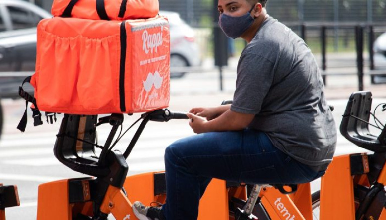 Un zorro en el gallinero: revelan que un abogado vinculado a Rappi redacta la reforma laboral que impulsa Milei
