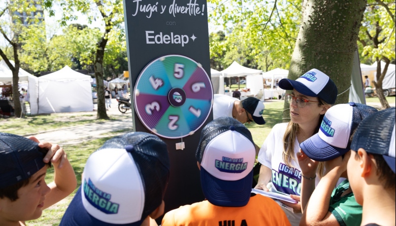 La Liga de la Energía llega a la feria “Manos Platenses” en Plaza Azcuénaga