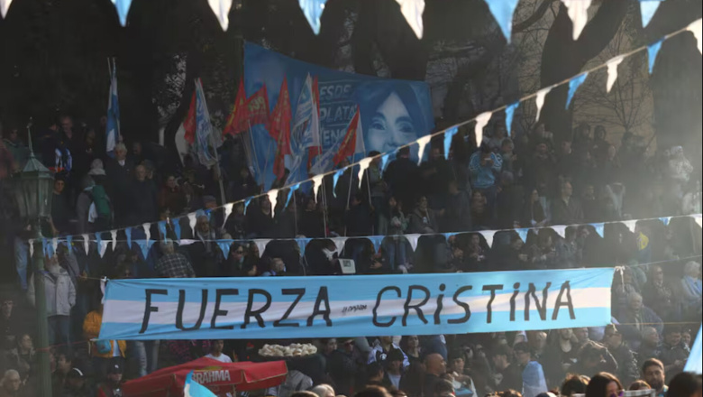 Mensaje ante una multitud: Cristina advirtió que el plan de Milei es borrar a la clase media