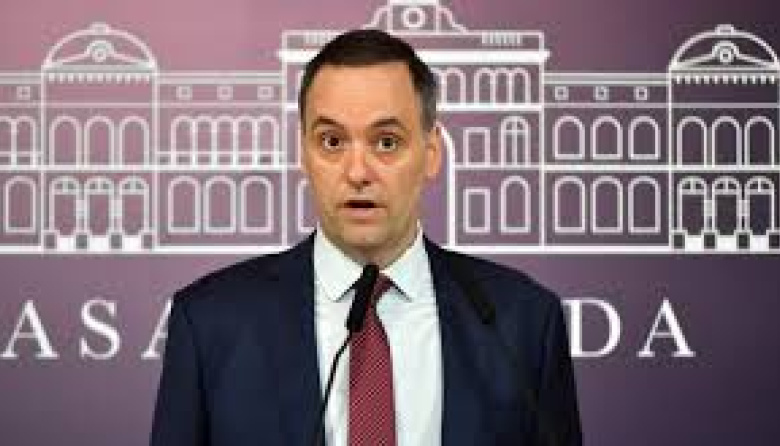 La está juntando en pala: Adorni tendrá alto cargo en YPF pero aseguran que será ad honorem