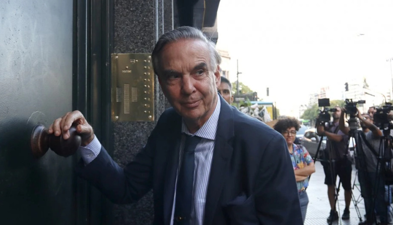 Todo sea por la unidad: Pichetto fue a ver a Cristina con la escupidera en la mano