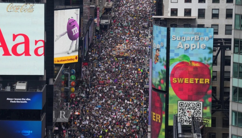 Milei se pregunta: "¿Y ahora quién podrá ayudarme?": millones de yankys salen a la calle, hartos de Trump