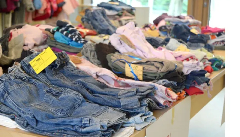 Importan pantalones a 1 dólar, y vos libertudo, contento: la importación salvaje ya se cargó 20.000 puestos de trabajo