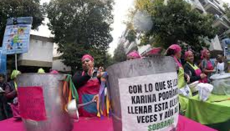 "Hay un vecino chorrito": olla popular frente al departamento que Adorni dijo que compró con el préstamo de una jubilada