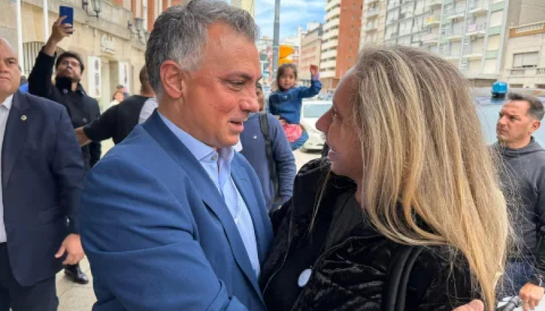 El amor en tiempos del cólera: Karina y su armador recorren la Provincia