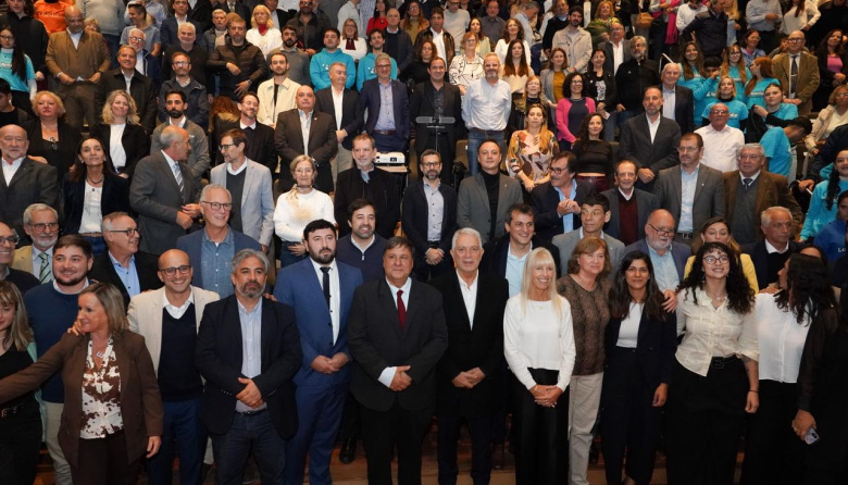Alak acompañó la asunción de Gustavo Marín como nuevo decano de la Facultad de Ciencias Médicas de la Universidad Nacional de La Plata
