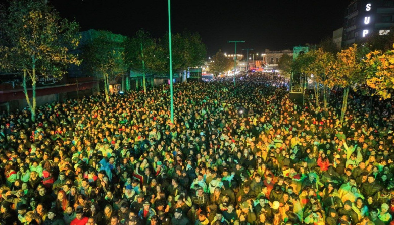 Ensenada festejó a todo ritmo sus 225 años de vida: con artistas locales y el cierre con bandas invitadas