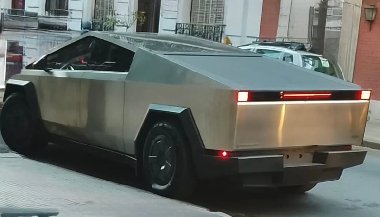 No es la Tesla de Burlando: un diputado libertario se apareció en el Congreso con una camioneta que cuesta 300 mil dólares