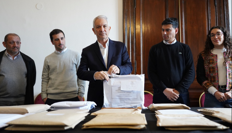 Avanza en La Plata la licitación pública de servicios municipales de zanjeo, corte de pasto y barrido