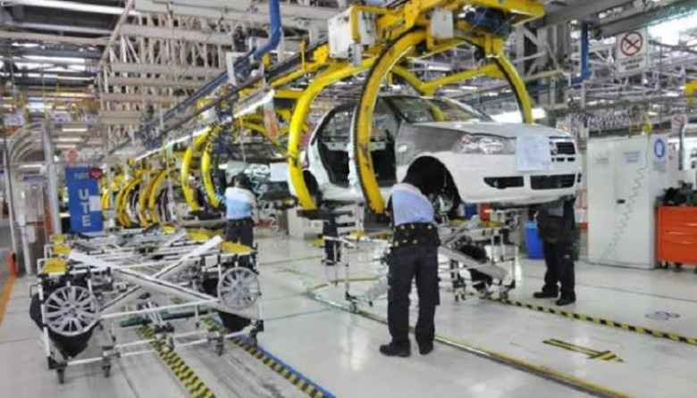Andá nomás, comprate un chino: Fiat y Peugeot advirtieron que se irían del país