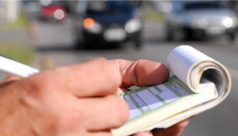 Multas de tránsito que impiden renovar el carnet: ya no es obligatorio pagarlas pero cada municipio decide si las cobra