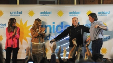 Kirchnerismo en su más puro estado: Máximo, Secco y Saintout encabezaron acto en La Plata