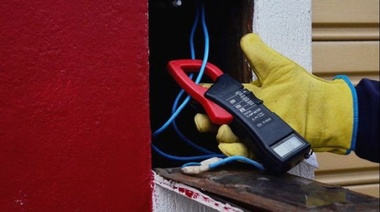 Teléfono para los que estigmatizan a los pobres: Edelap pescó a  900 colgados VIP