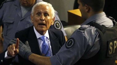 El siga-siga de la burocracia: recién ahora se avivaron que Echecolatz seguía siendo policía