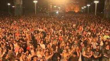 Garro dijo que no suspenderá la fiesta del 19 y pidió "no hacer cagadas metiendo lo de Abril con la política"