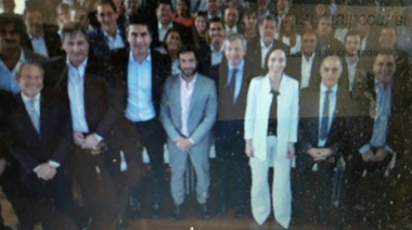 Vidal mostró la tijera y anunció que cortará 221 cargos políticos y jubilaciones de privilegio