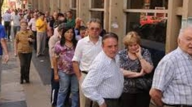Que la cola la hagan los nietos: jubilados y pensionados de Anses podrán nombrar apoderados para cobrar