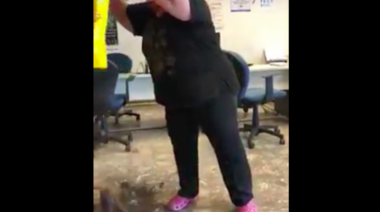 Vecina de  Berazategui juntó materia fecal y la tiró en las oficinas de Edesur