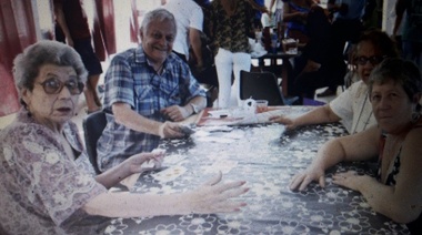 Ensenada incluye: abuelas y abuelos disfrutan de la Colonia de verano