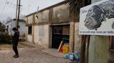 Garro envió dos investigadores a Correas para dar con la bestia que envenena perros y gatos