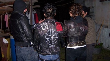 El baterista habría sido "ajusticiado" por una secta anarco-punk llamada "los Obelos"