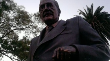 El 20 de abril inauguran el monumento a Alfonsín en Plaza Moreno