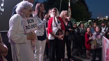 "Devolución de favores": las Madres que secuestró Astiz