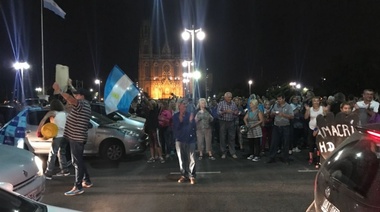 Protesta por las tarifas: en La Plata, el ruidazo fue ruidoso