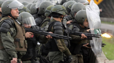 Se cocina un plan antidisturbios con fuertes pertrechos y 15 millones de balas de goma