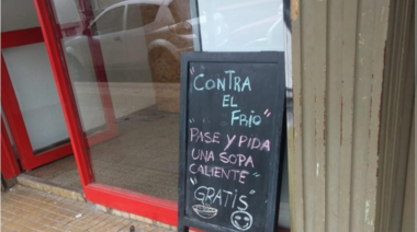 Un comerciante platense ofrece un plato de sopa gratis para los más necesitados