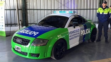 Si te corren con ese date preso: un super Audi secuestrado al narcotráfico ya es patrullero que recorre la autopista