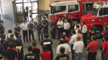 Sirenazo de bomberos que temen cierre de cuarteles: les adeudan $800 millones