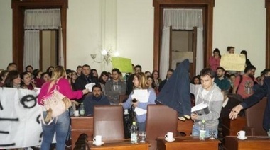 A los botellazos en el Concejo Deliberante de Chivilcoy: menos mal que el tema era la emergencia "educativa"