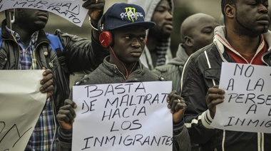 "Nos sacan las cosas y nos roban": la denuncia de los senegaleses de La Plata