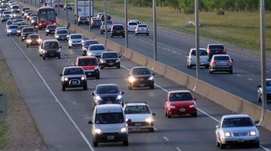 De los creadores de "No trabaja el que no quiere" llega, "Después dicen que no hay plata": el flujo de autos hacia la Costa ya supera los 2.300 por hora