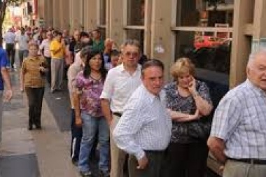 Que la cola la hagan los nietos: jubilados y pensionados de Anses podrán nombrar apoderados para cobrar