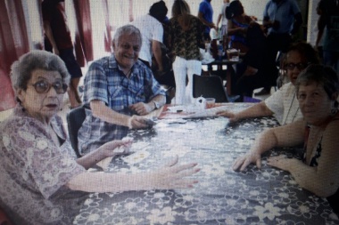 Ensenada incluye: abuelas y abuelos disfrutan de la Colonia de verano