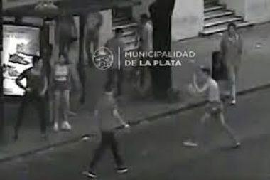 Chicas bravas: una herida por pelea a punta cuchillo en inmediaciones de un boliche platense